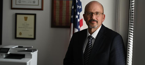 O CIO da HHS, Mathias, diz que os modelos de IA baseados em árvore ajudam a combater a fraude do Medicare 1 O CIO da HHS, Mathias, diz que os modelos de IA baseados em árvore ajudam a combater a fraude do Medicare